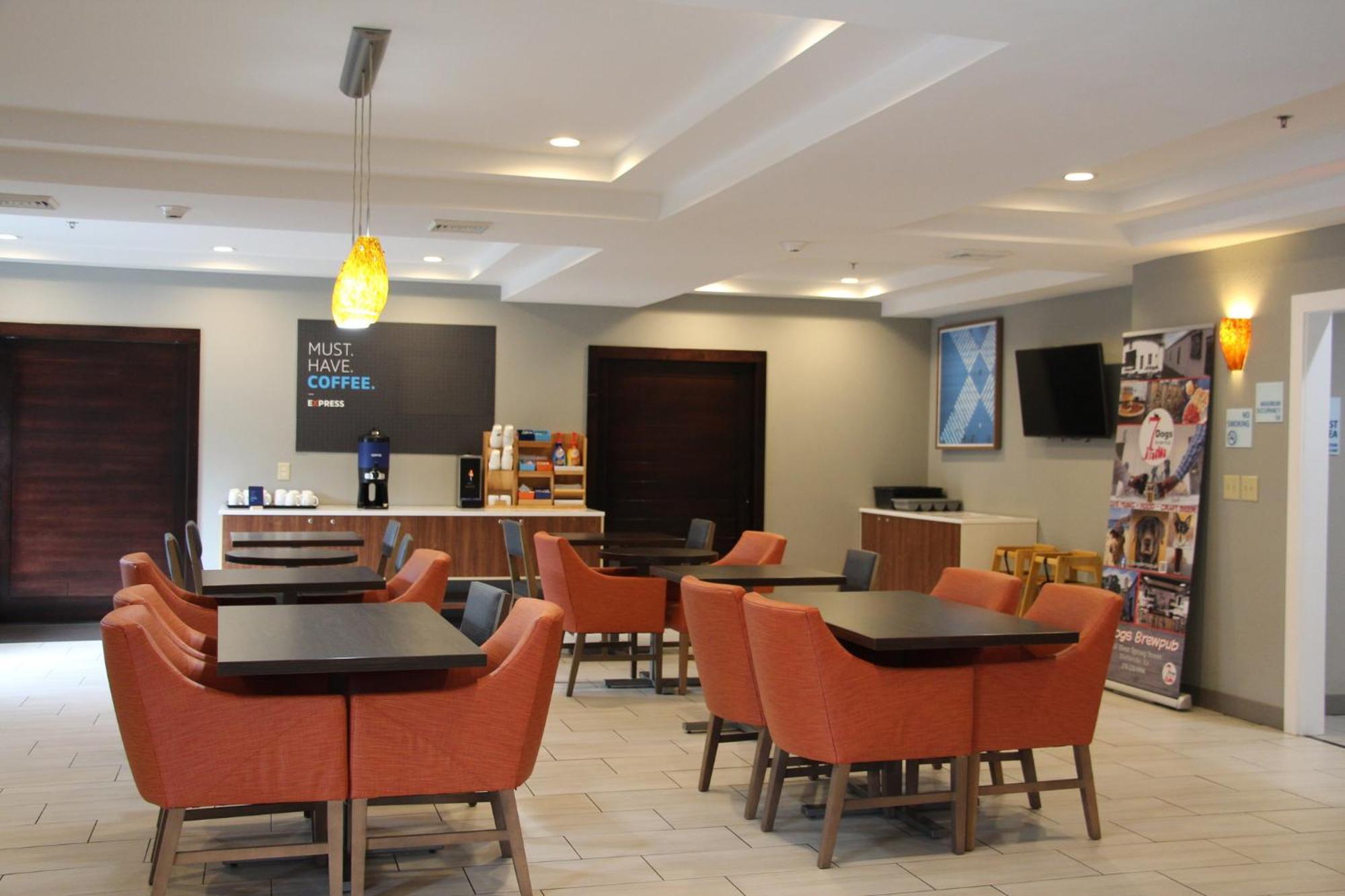 Holiday Inn Express & Suites Wytheville By Ihg Exterior foto