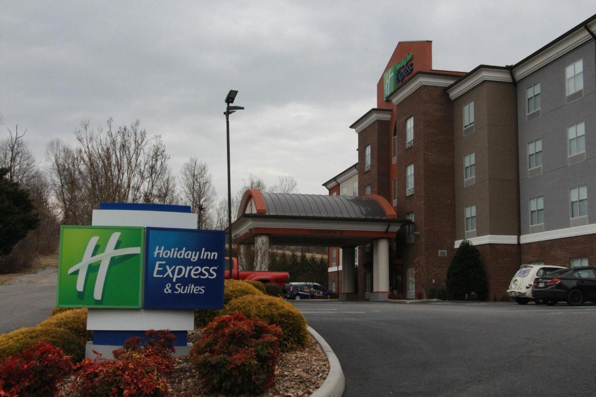 Holiday Inn Express & Suites Wytheville By Ihg Exterior foto