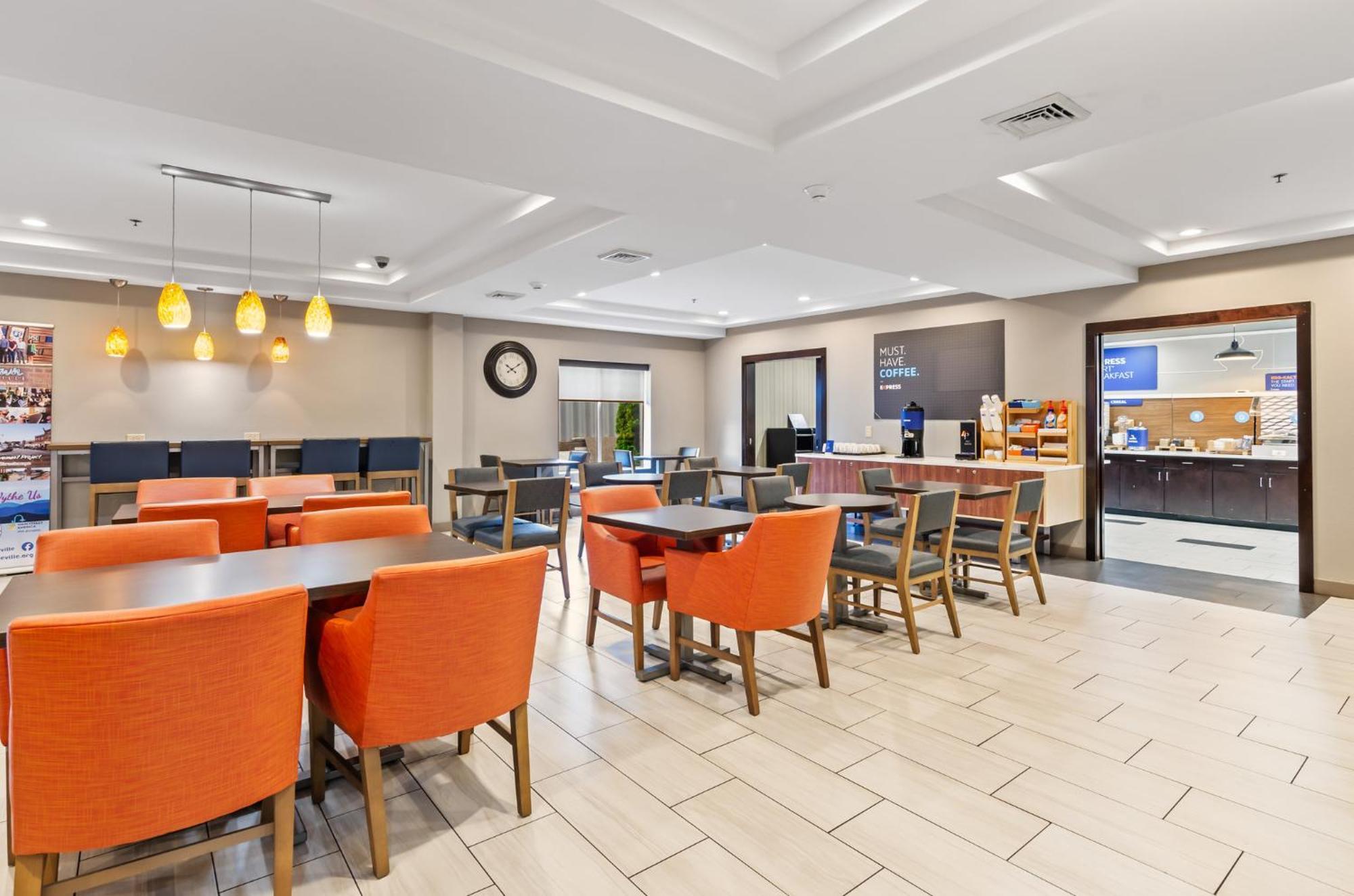 Holiday Inn Express & Suites Wytheville By Ihg Exterior foto