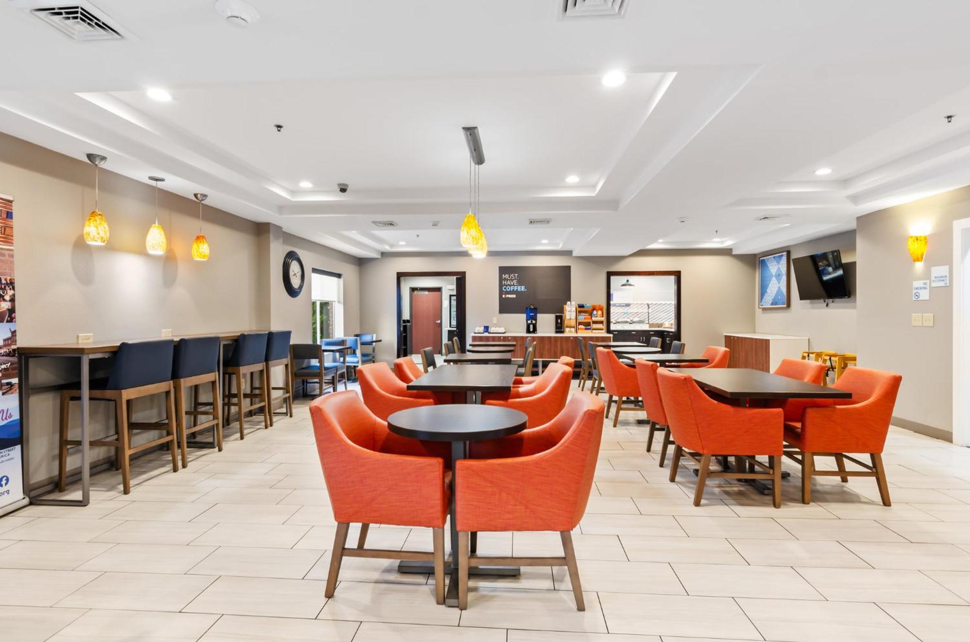 Holiday Inn Express & Suites Wytheville By Ihg Exterior foto