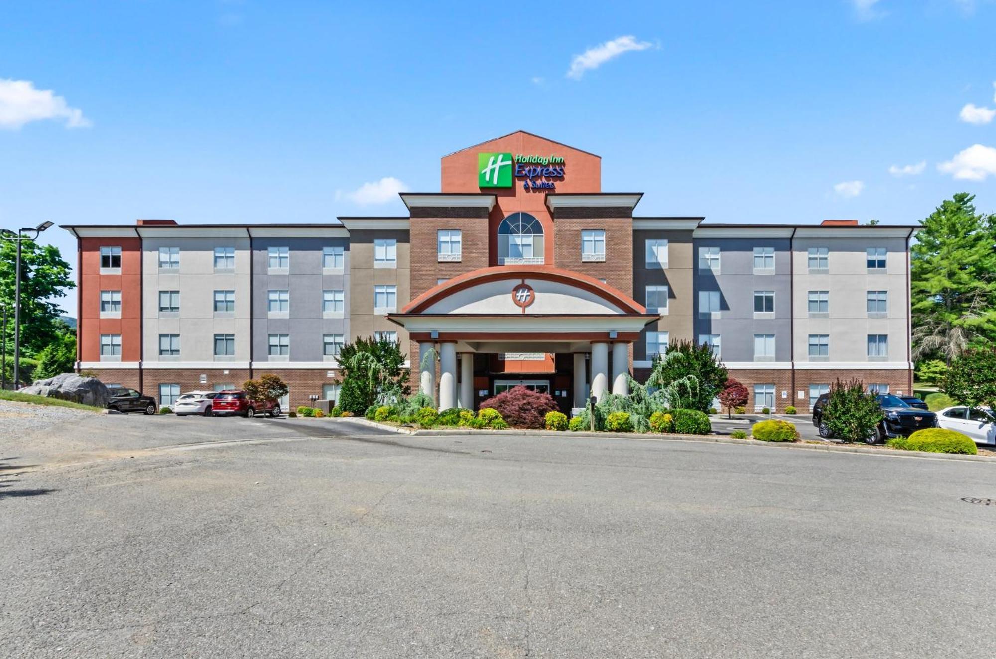 Holiday Inn Express & Suites Wytheville By Ihg Exterior foto